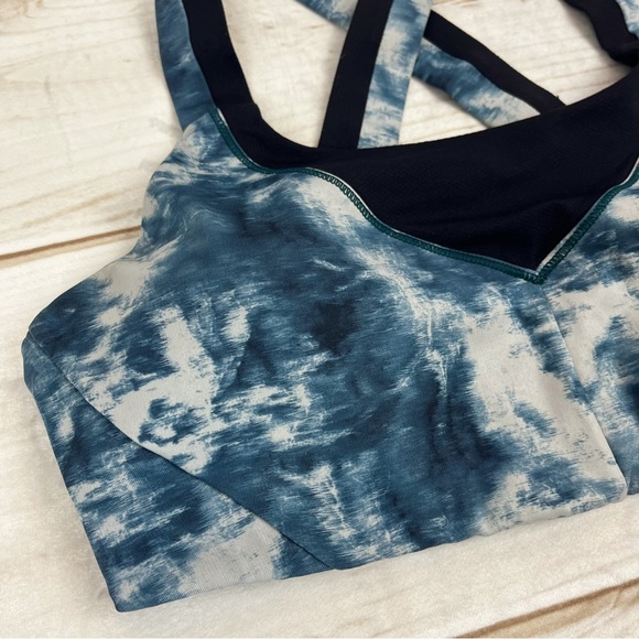 Lululemon On Your Way Sports Bra Size 8 - Picture 4 of 16